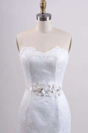 Robe de mariée plissé avec sans manches ceinture avec fleurs avec ruban - Photo 2