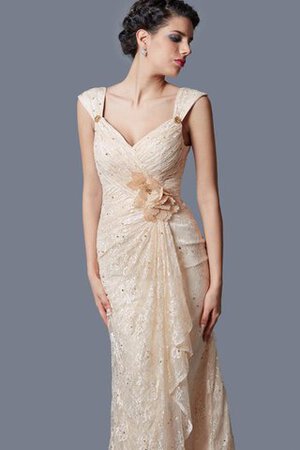 Perlenbesetztes Spitze glamouröses Abendkleid mit Bordüre mit gekappten Ärmeln - Bild 2