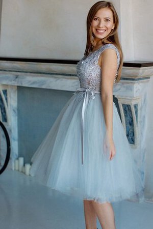 Abito Homecoming in Tulle con Applique A-Line Cappellino Naturale con Piega - Foto 3