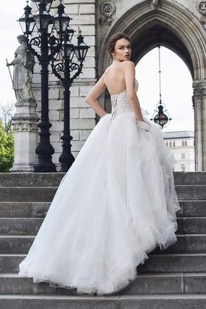 Robe de mariée appliques ruchés plongeants en tulle a-ligne avec lacets - Photo 6