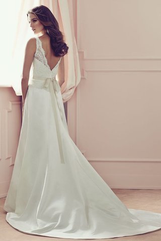 Robe de mariée simple derniere tendance discrete avec nœud de traîne courte - Photo 2