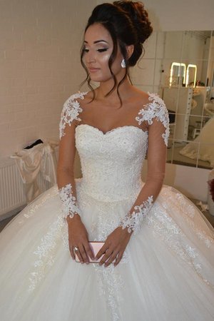 Abito da sposa tradizionale in tulle assorbente particolare con applique in pizzo - Foto 1