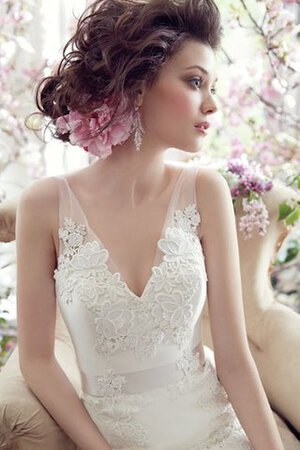 Robe de mariée de traîne courte appliques ceinture a-ligne avec ruban - Photo 5