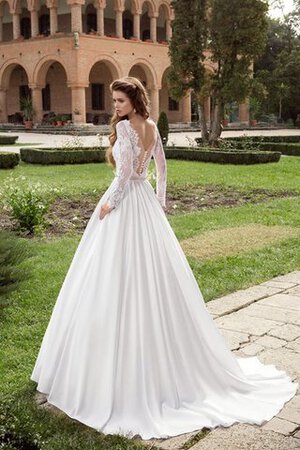 Ewiges Perlenbesetztes Satin romantisches konservatives extravagantes Brautkleid - Bild 3