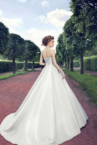 Robe de mariée naturel simple avec perle avec sans manches en satin - Photo 2