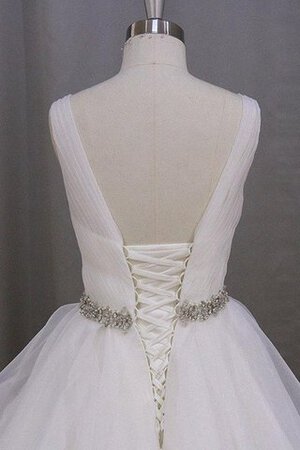 Perlenbesetztes gerüschtes V-Ausschnitt bodenlanges Brautkleid mit Rüschen - Bild 2