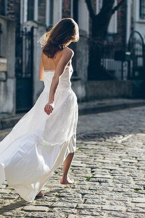 Abito da Sposa con Perline senza strap Fuori dalla spalla con Applique in Pizzo a Spiaggia - Foto 3