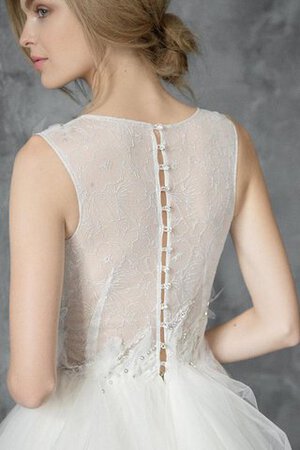 Robe de mariée facile textile en tulle manche nulle broder au niveau de cou - Photo 4