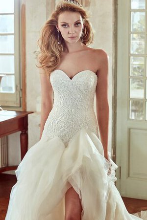 Robe de mariée de col en cœur ruché en tulle ouverture frontale haut bas - Photo 3