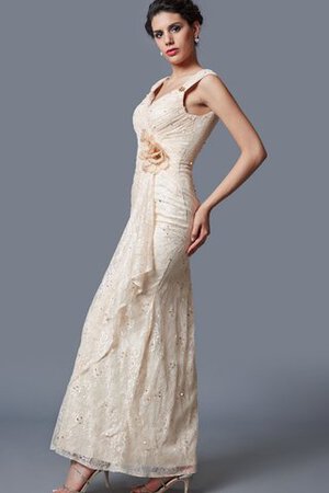 Perlenbesetztes Spitze glamouröses Abendkleid mit Bordüre mit gekappten Ärmeln - Bild 4