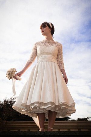 Robe de mariée discrete de col haut avec décoration dentelle en taffetas arrivée au mollet - Photo 1