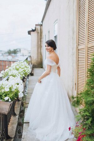 Robe de mariée plissage romantique avec zip avec sans manches d'epaule ajourée - Photo 3