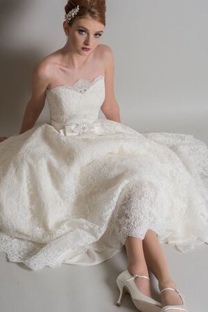 Robe de mariée moderne longueur à cheville decoration en fleur avec fleurs de col bateau - Photo 4