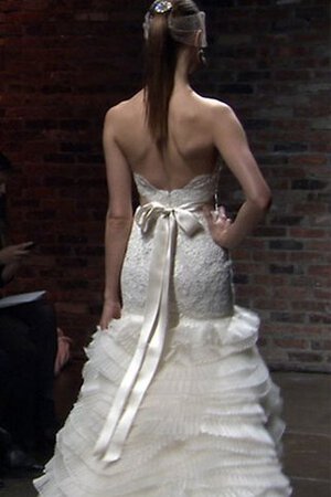 Rückenfreies A-Line Ärmelloses tiefe Taile Brautkleid mit Gericht Schleppe mit Schleife - Bild 4