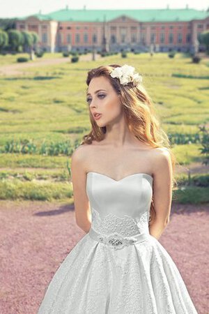 Robe de mariée naturel de col en cœur avec perle a-ligne manche nulle - Photo 2