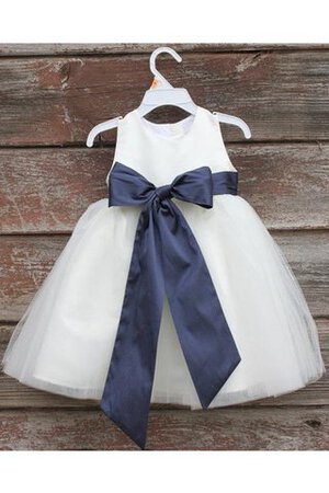 Robe de cortège enfant plissage avec ruban arrivée au cheville ceinture textile en tulle - Photo 3