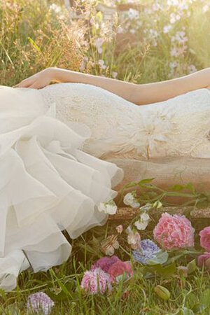 Vestido de Novia en Encaje y Organza de Natural de Escote Corazón de Cascada de volantes - Foto 6