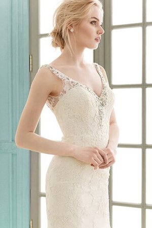 Robe de mariée delicat de col en v avec perle bandouliere spaghetti longueru au niveau de sol - Photo 2