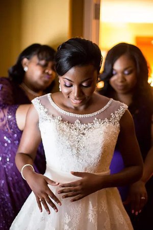 Abito da sposa tondo medievale a chiesa senza maniche incantevole con perline - Foto 1