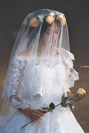 Abito da Sposa con Applique Fuori dalla spalla con Bottone A-Line Naturale in Pizzo - Foto 1