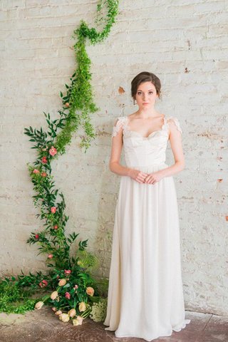 Robe de mariée simple avec décoration dentelle col élisabéthain ligne a fermeutre eclair - Photo 2