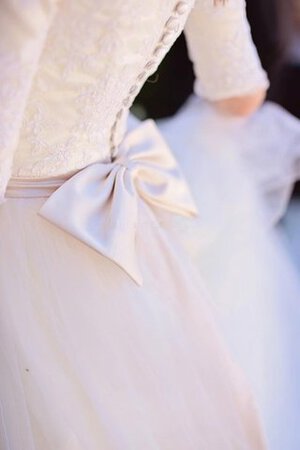 Robe de mariée informel discrete boutonné avec zip en tulle - Photo 4