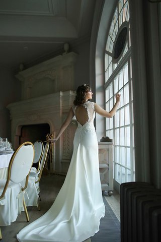 Robe de mariée de traîne mi-longue trou serre appliques manche nulle en satin - Photo 2